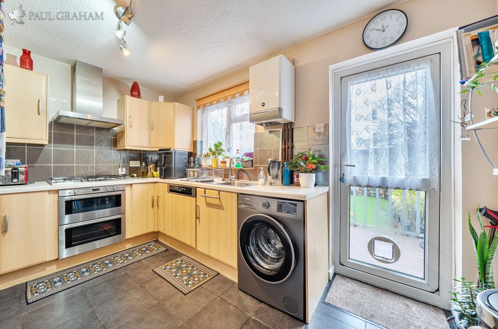 Property photo 3 of 18 352099F3-dc6F-4E7E-9176-5562Cb967588