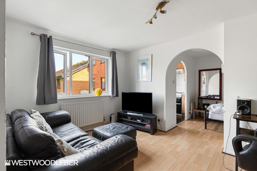 Property photo 3 of 5 Parottsfield_4.Jpg