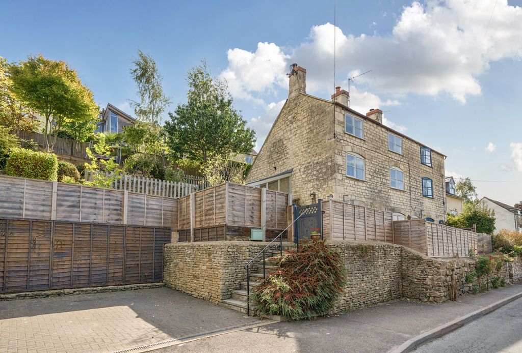 Property photo 1 of 31 1345667-1-68Ade20...