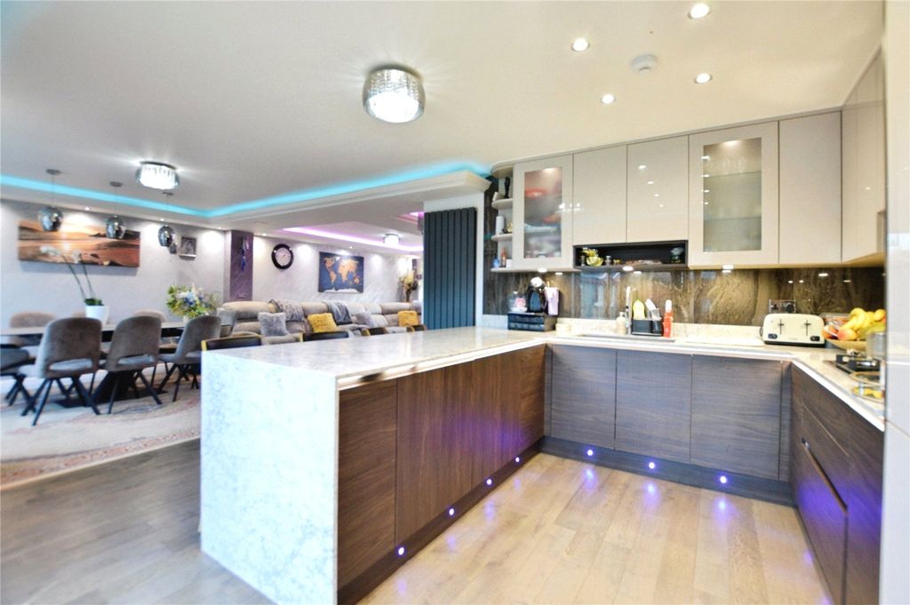 Property photo 2 of 17 Kitchen