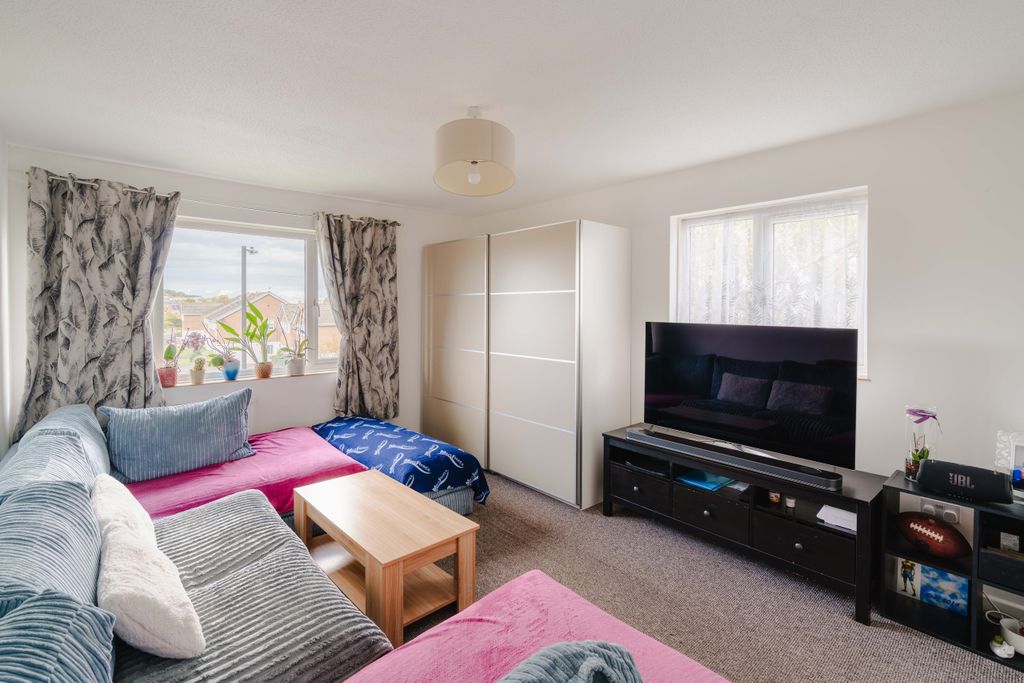 Property photo 3 of 16 8