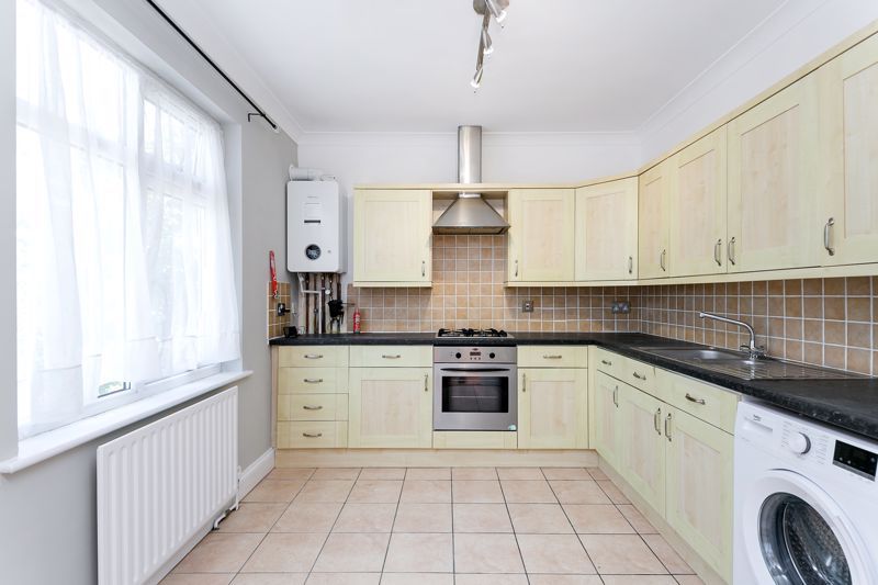 Property photo 3 of 8 Kitchen/ Dining Room