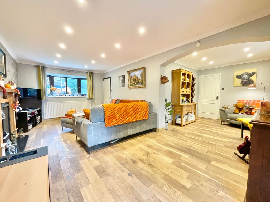 Property photo 3 of 27