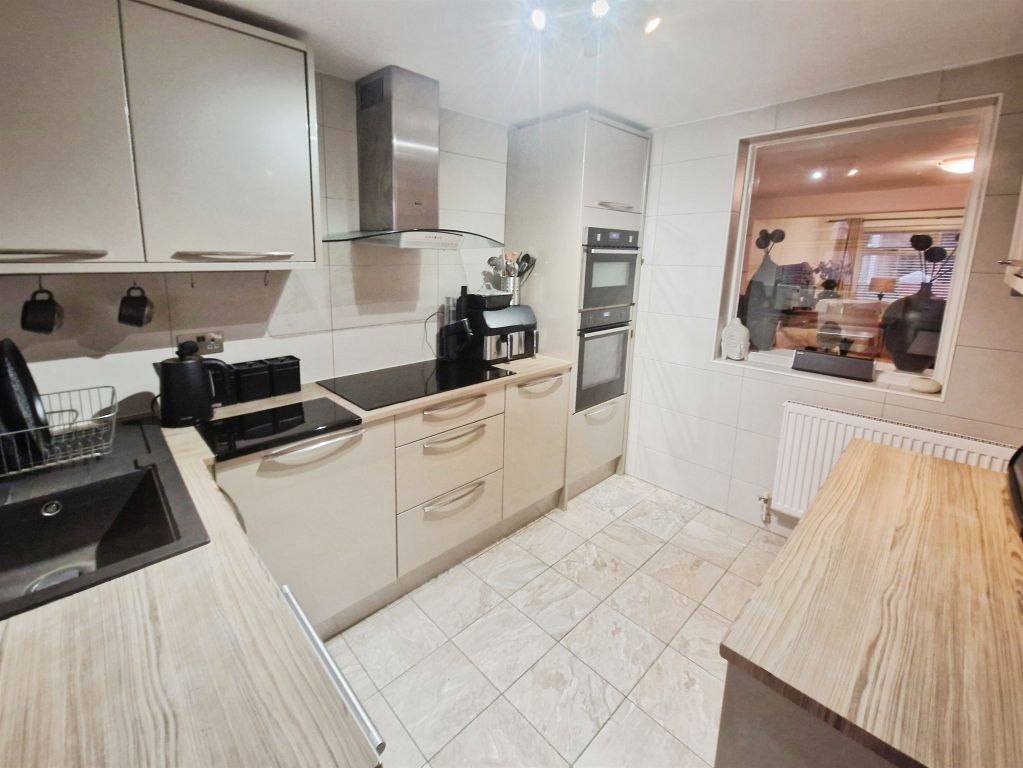 Property photo 2 of 21