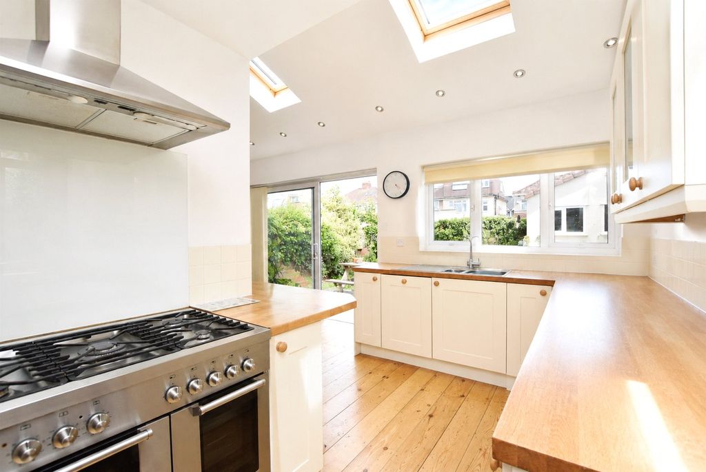 Property photo 2 of 15 Picture No. 40