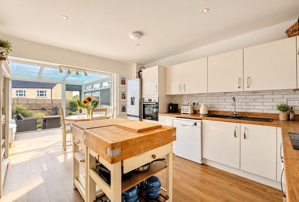 Property photo 3 of 13 Kitchen