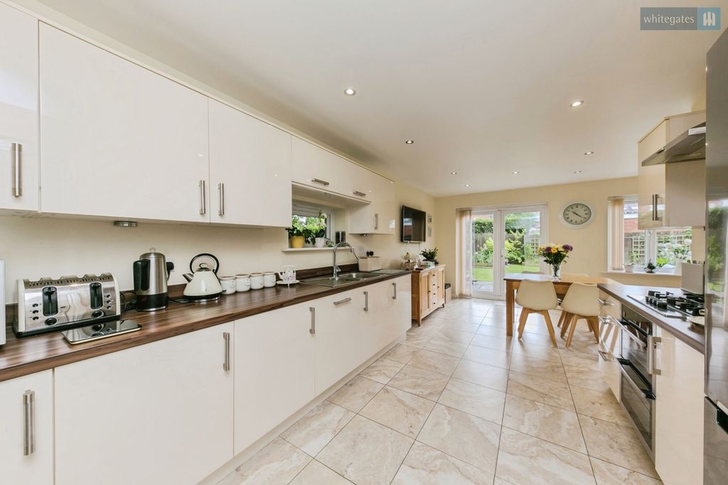 Property photo 3 of 31 Pbox-Img.Jpg