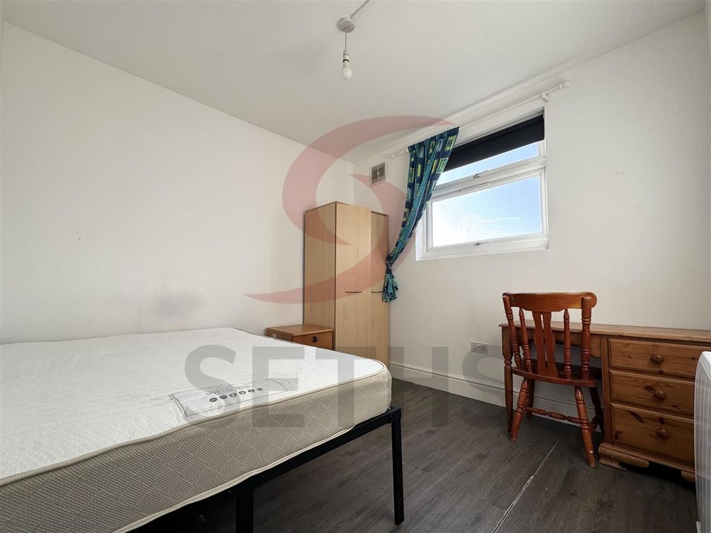 Property photo 2 of 4 Bedroom