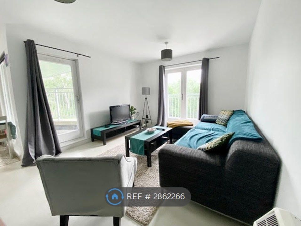 Property photo 2 of 11 Living Room