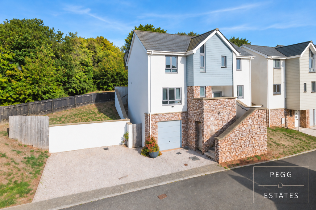 Property photo 1 of 32