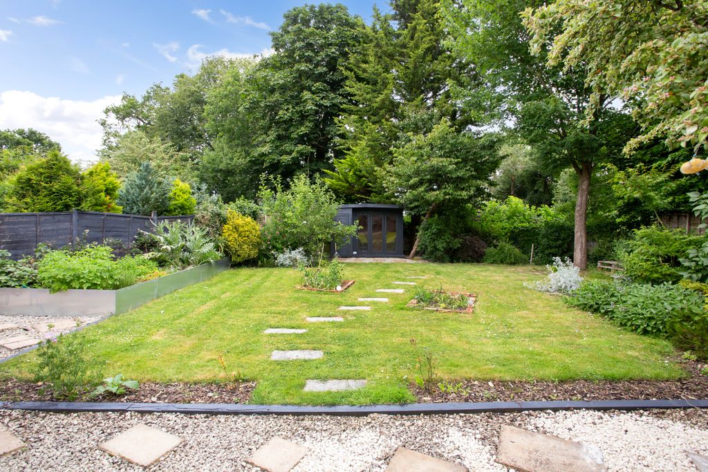 Property photo 2 of 25