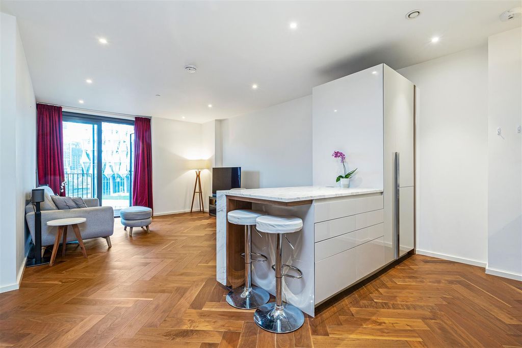 Property photo 1 of 19 Reception