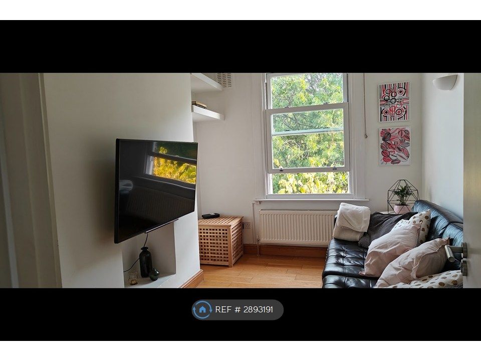 Property photo 2 of 20 Silly-Size Tv