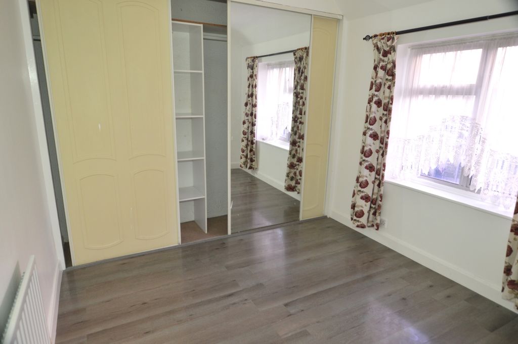 Property photo 2 of 13 Bedroom 1