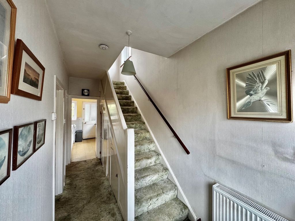Property photo 2 of 13 Entrance Hall