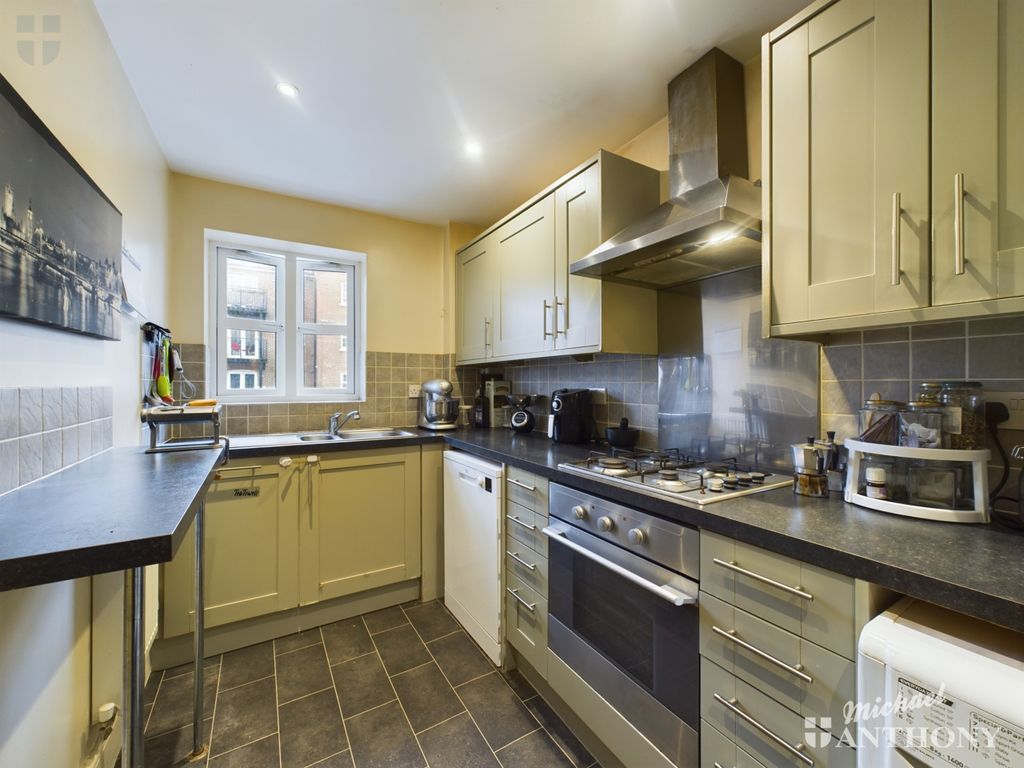 Property photo 3 of 13 Cam02538G0-Pr0160-Still009