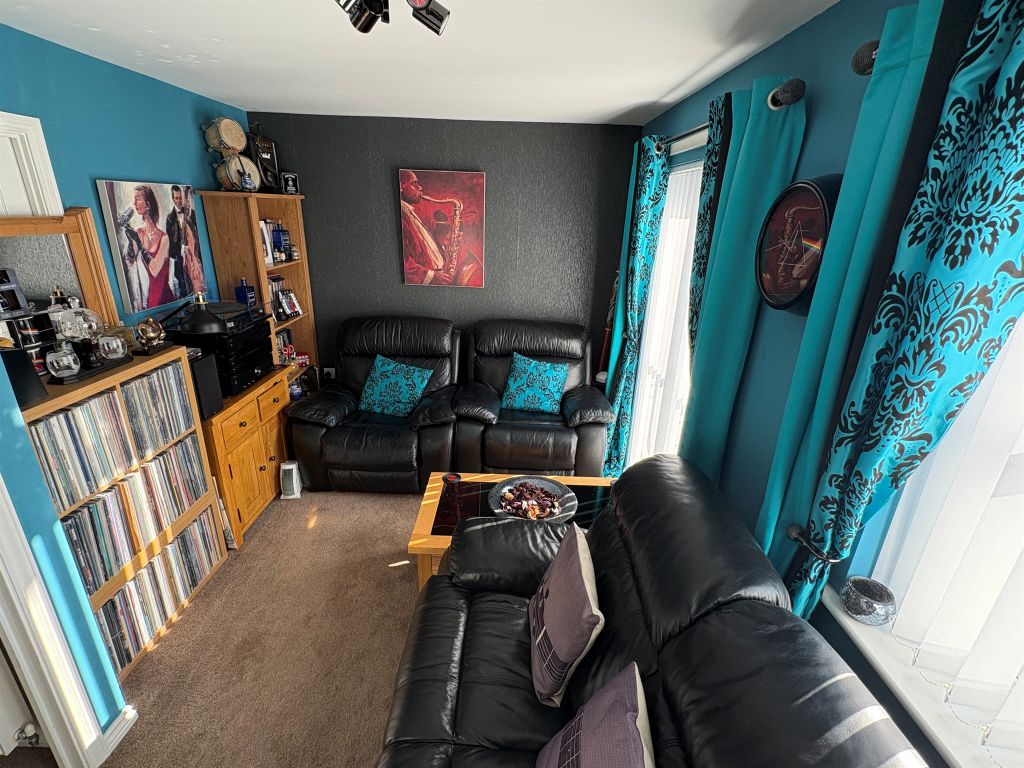 Property photo 3 of 12