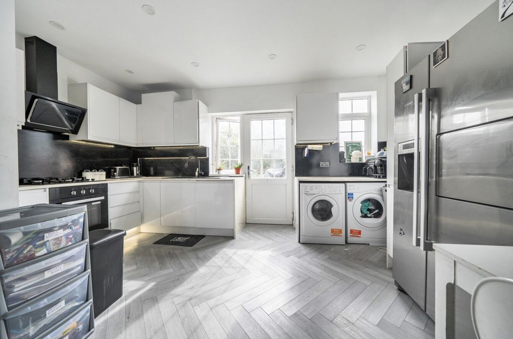 Property photo 2 of 11 1-69Dd9Acc2327B-1...