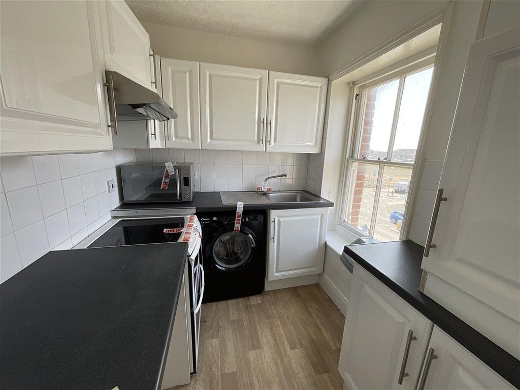 Property photo 2 of 7 Kitchen