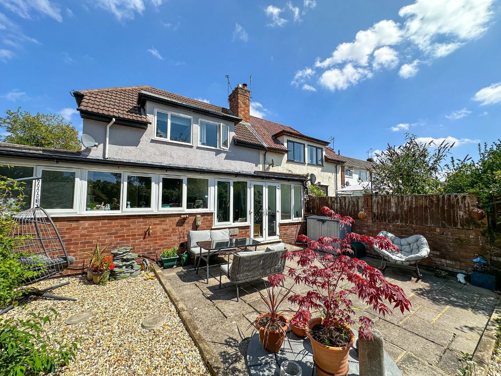 Property photo 2 of 18 4384214