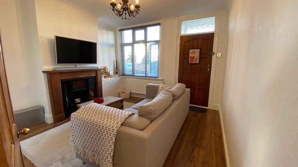 Property photo 2 of 14 Lounge