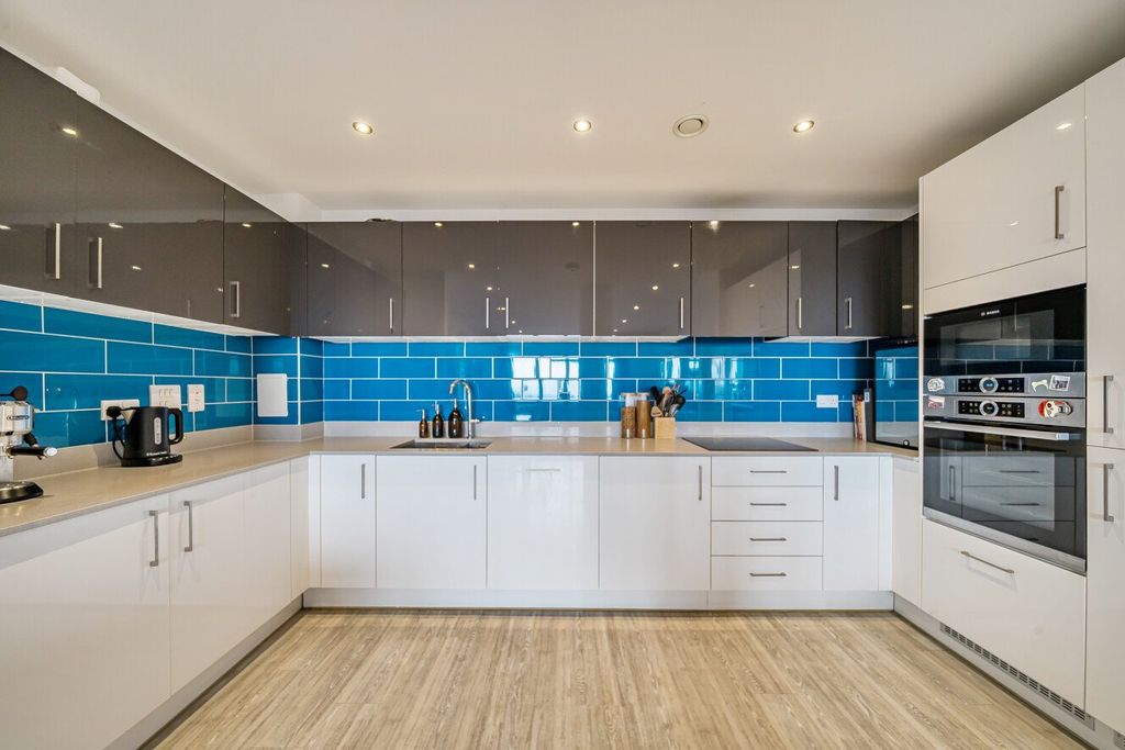 Property photo 3 of 15 Picture No. 18