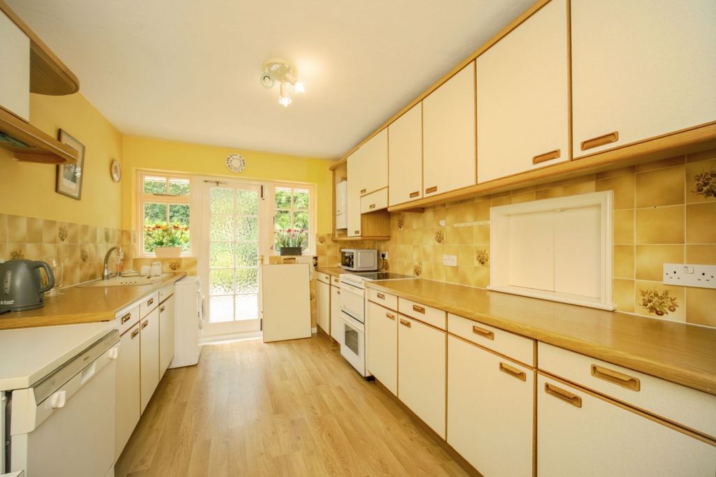 Property photo 2 of 26