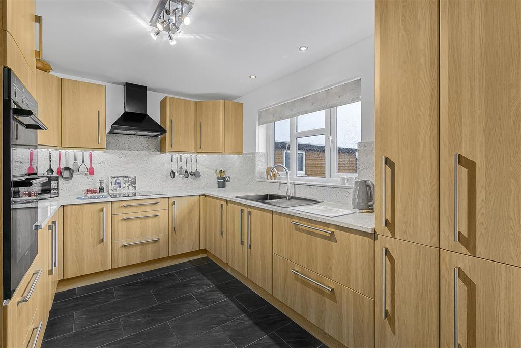 Property photo 3 of 17 44_28099.Jpg