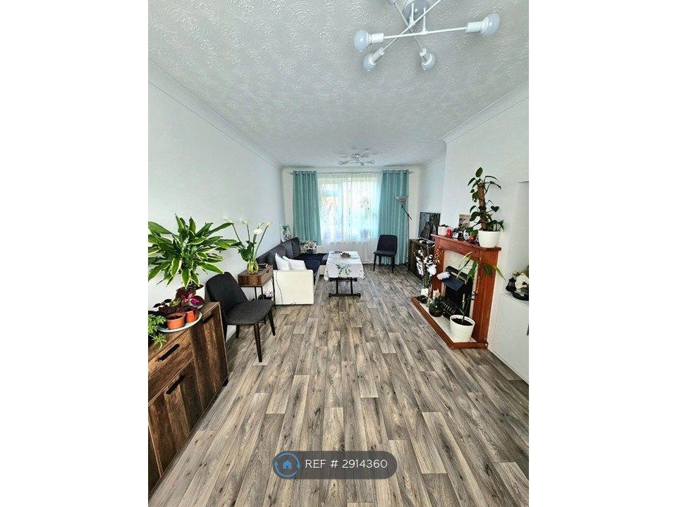 Property photo 3 of 19 Living Room