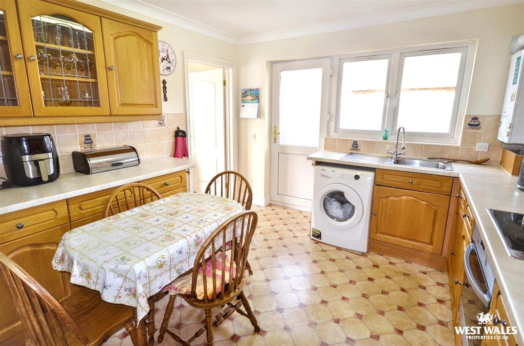 Additional image 9 of 3 bed detached bungalow for saleSkomer Drive, Milford Haven SA73