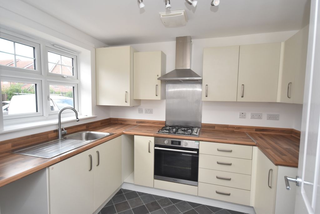 Property photo 2 of 10 Kitchen