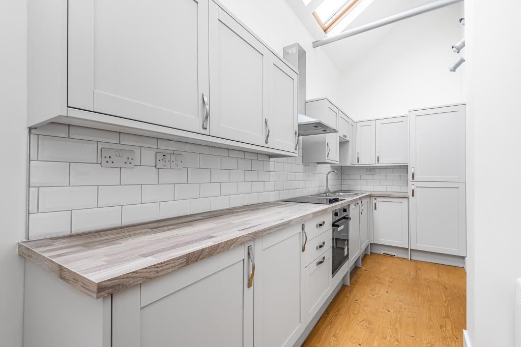 Property photo 3 of 10 Kitchen