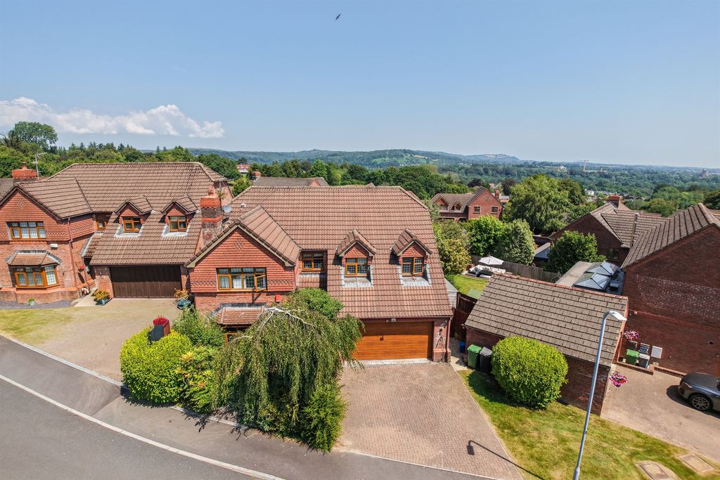Property photo 1 of 32