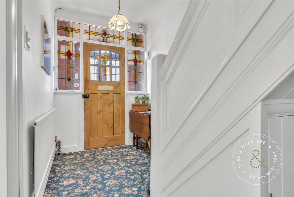 Property photo 2 of 13 Bishops-Avenue-20.Jpg