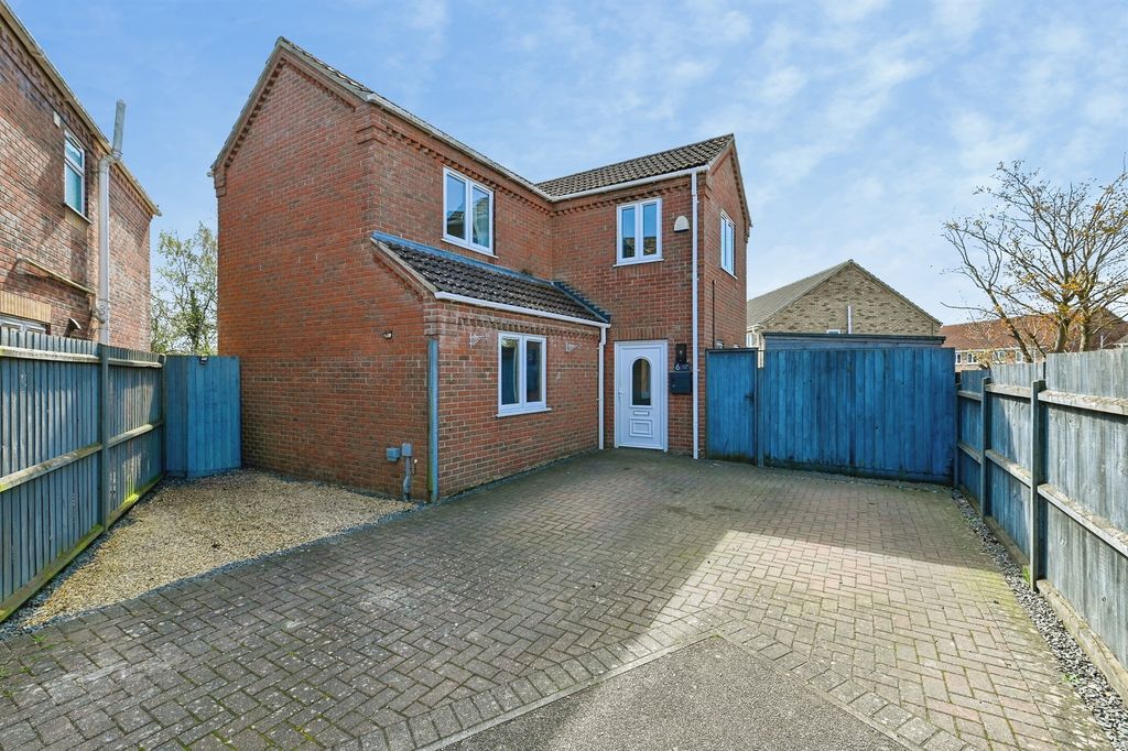 Property photo 1 of 18