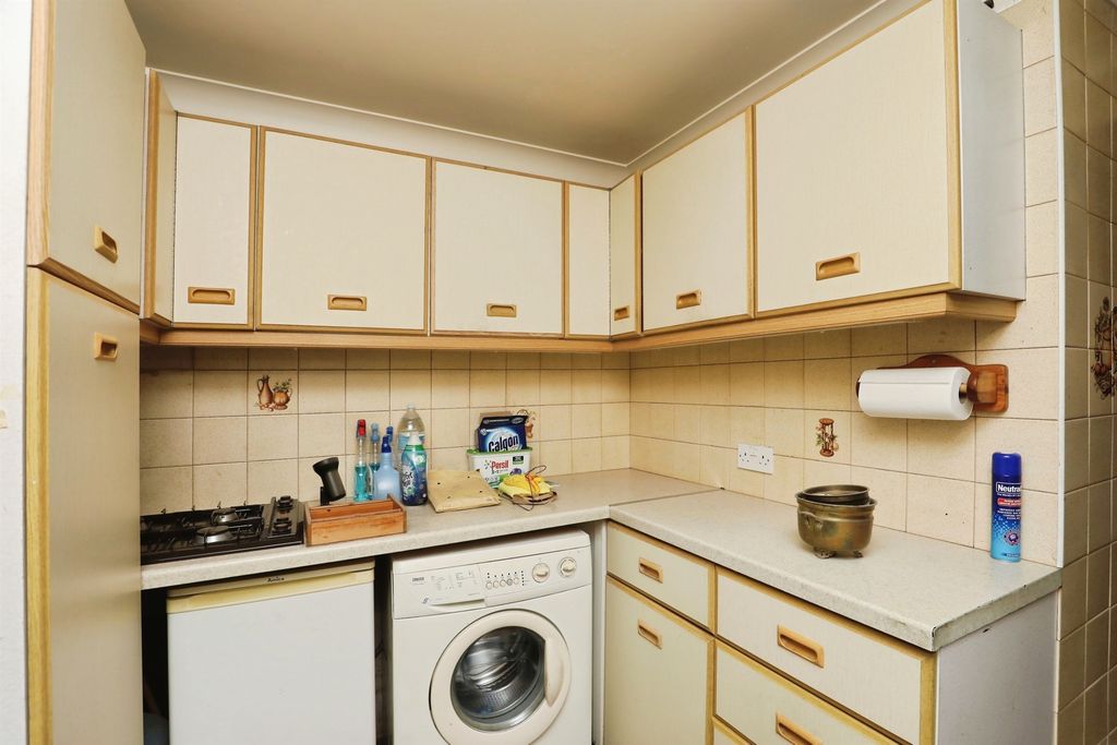 Property photo 2 of 8