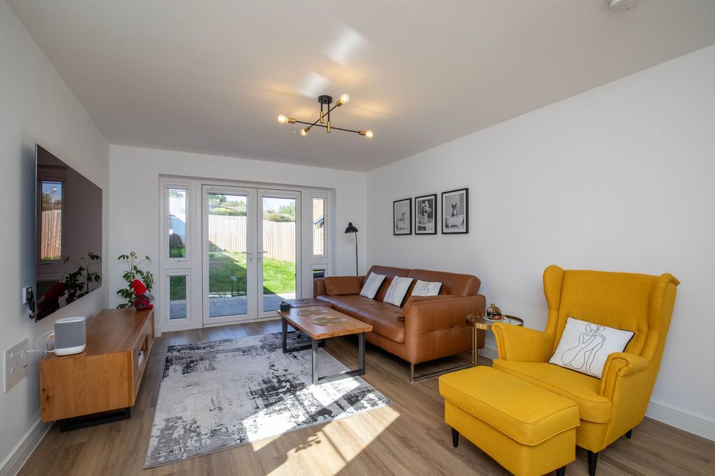 Property photo 2 of 36