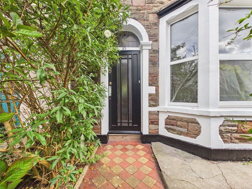 Property photo 2 of 27 Picture No. 12