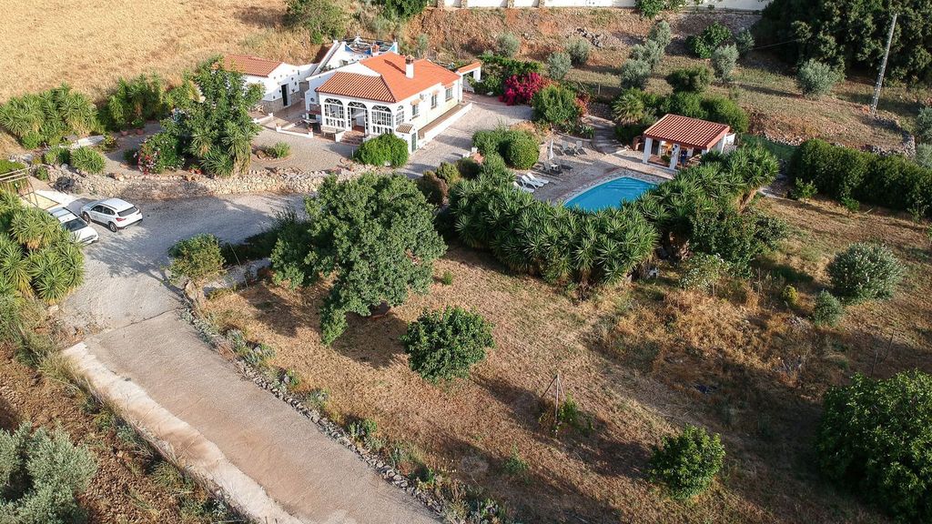 Property photo 2 of 10