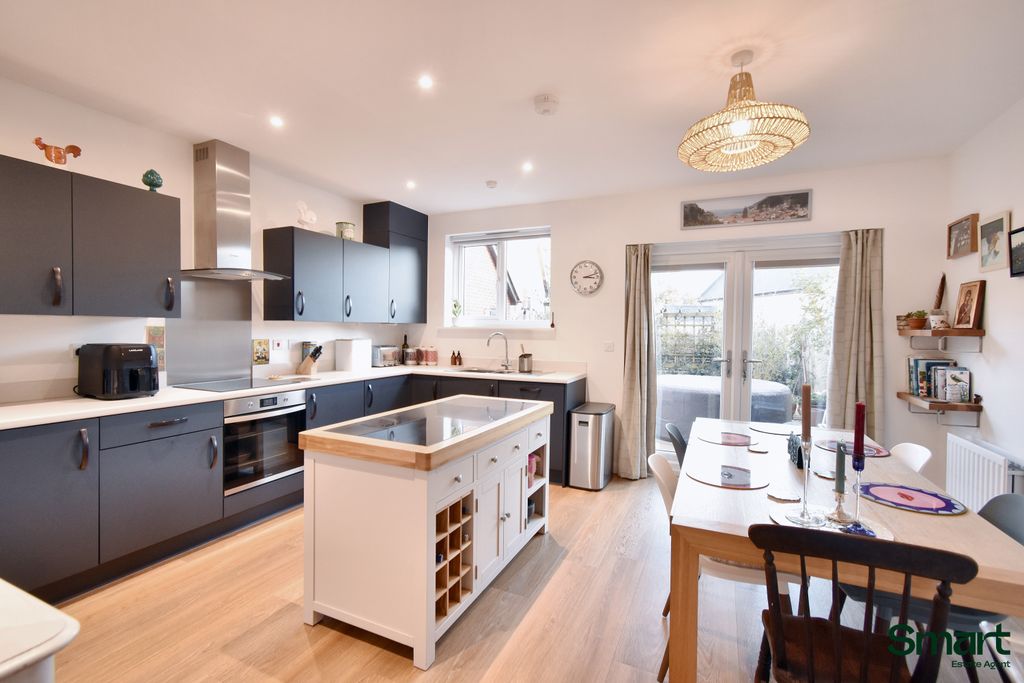 Property photo 2 of 21