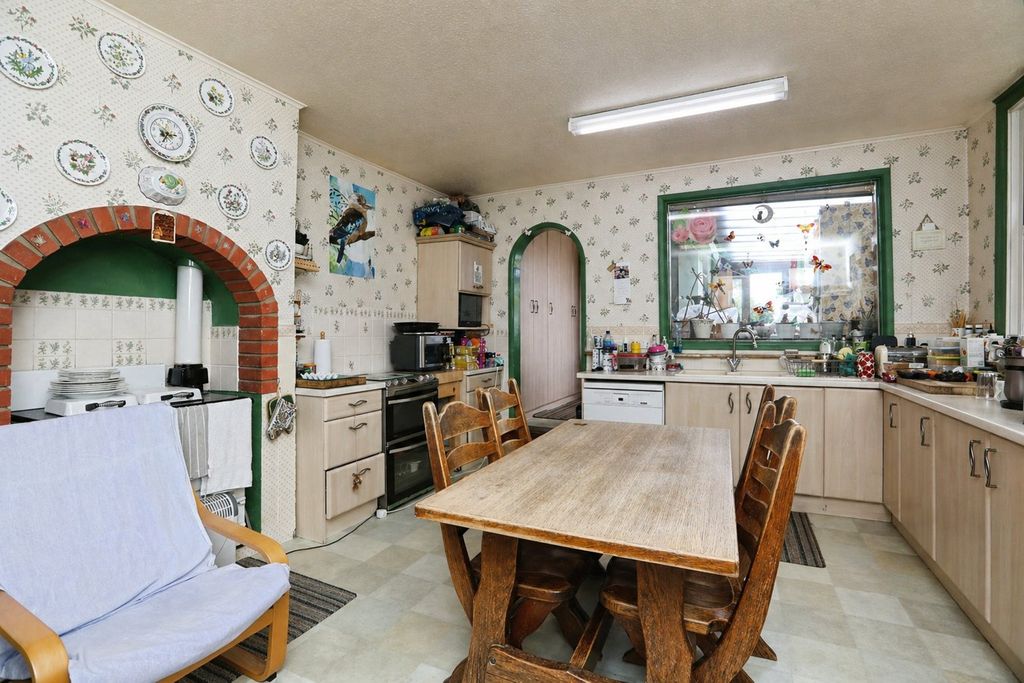 Property photo 3 of 31