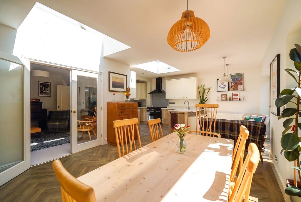 Property photo 2 of 33