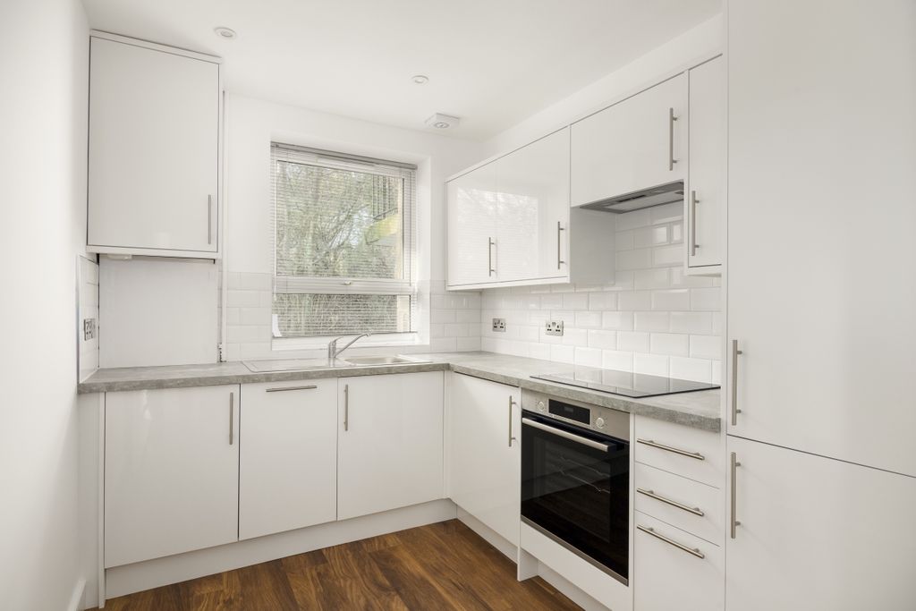 Property photo 2 of 10 Northview 26 - Kit