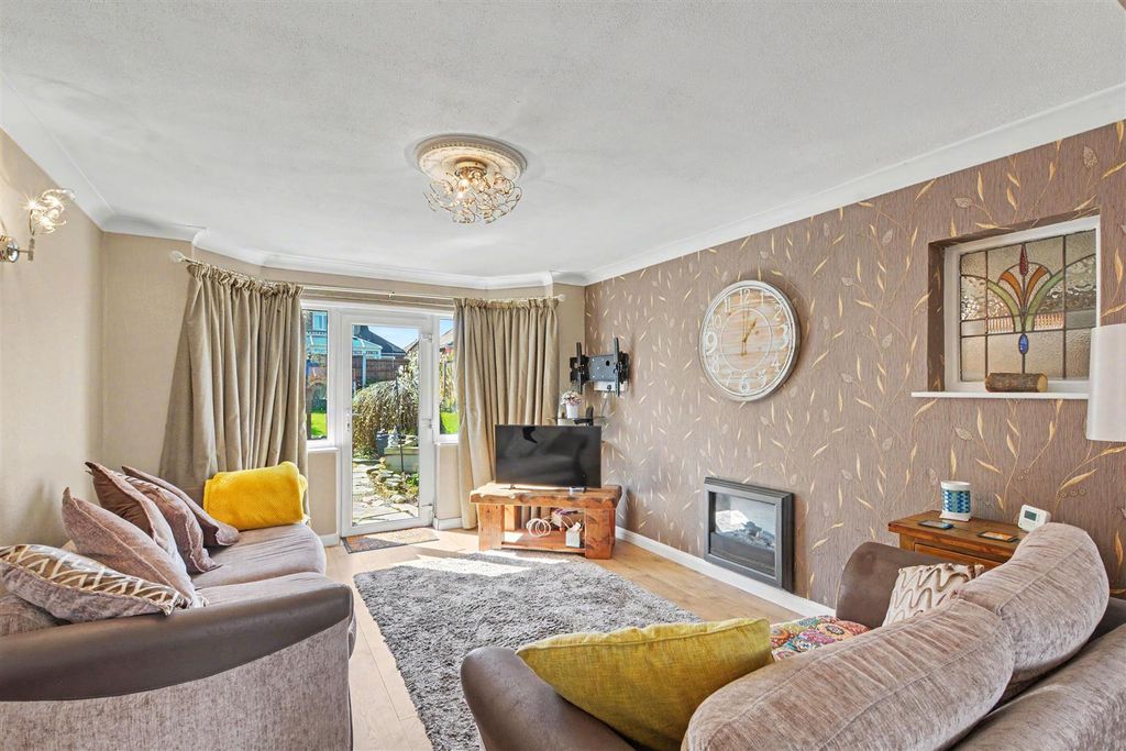 Property photo 2 of 22 Lounge_1.Jpeg