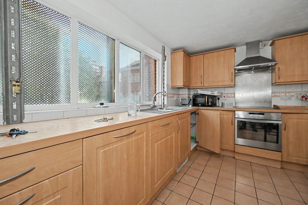 Property photo 3 of 22 Flat 1 Kings Oak Court, Rg1 4Px