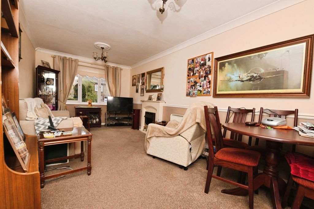 Property photo 2 of 12 Internal