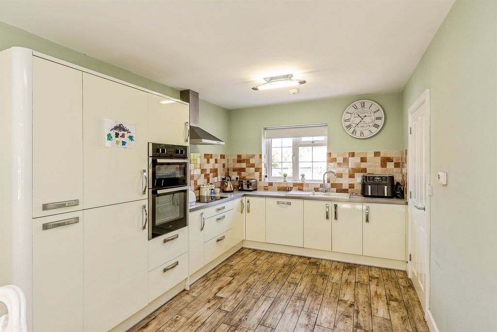 Property photo 2 of 18