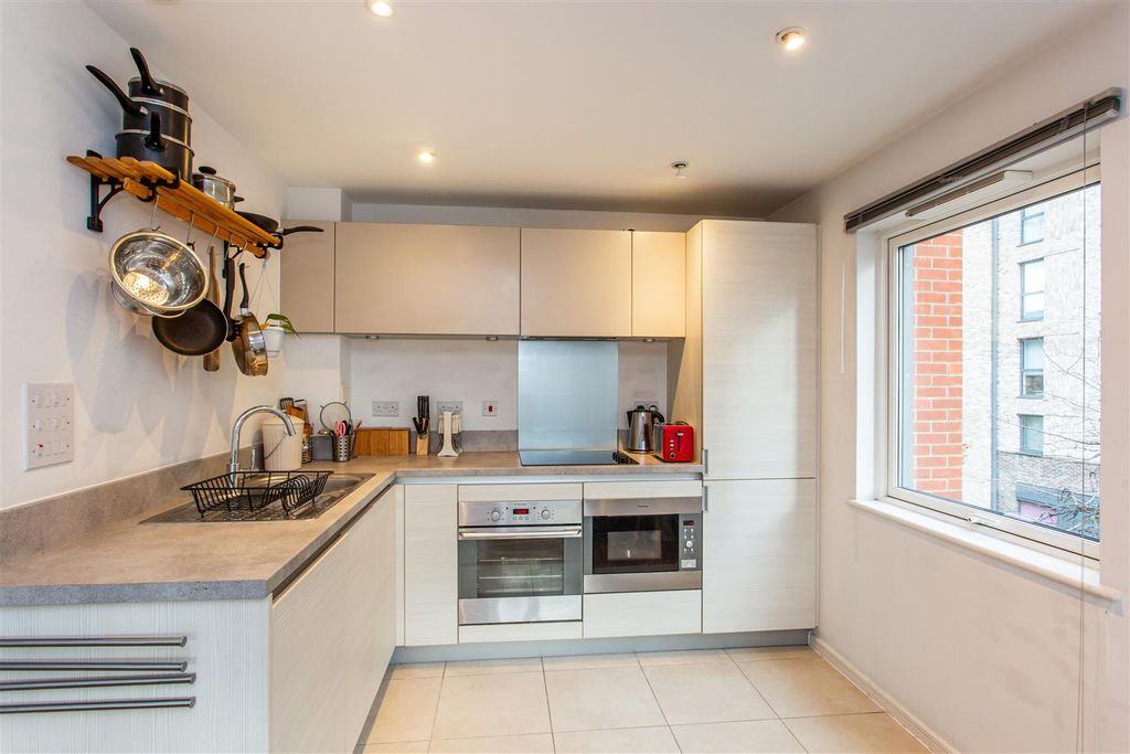 Property photo 2 of 12 Kitchen