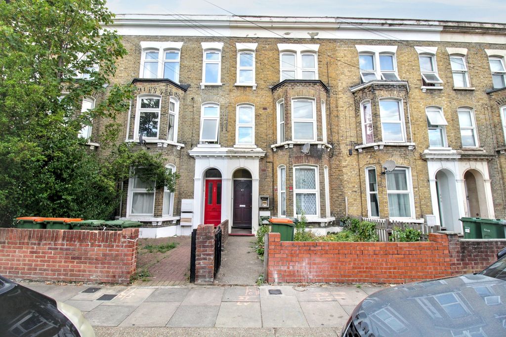 Property photo 1 of 13 First & Second Floor Flat, 27 Carnarvon Road, London E15 4Jw