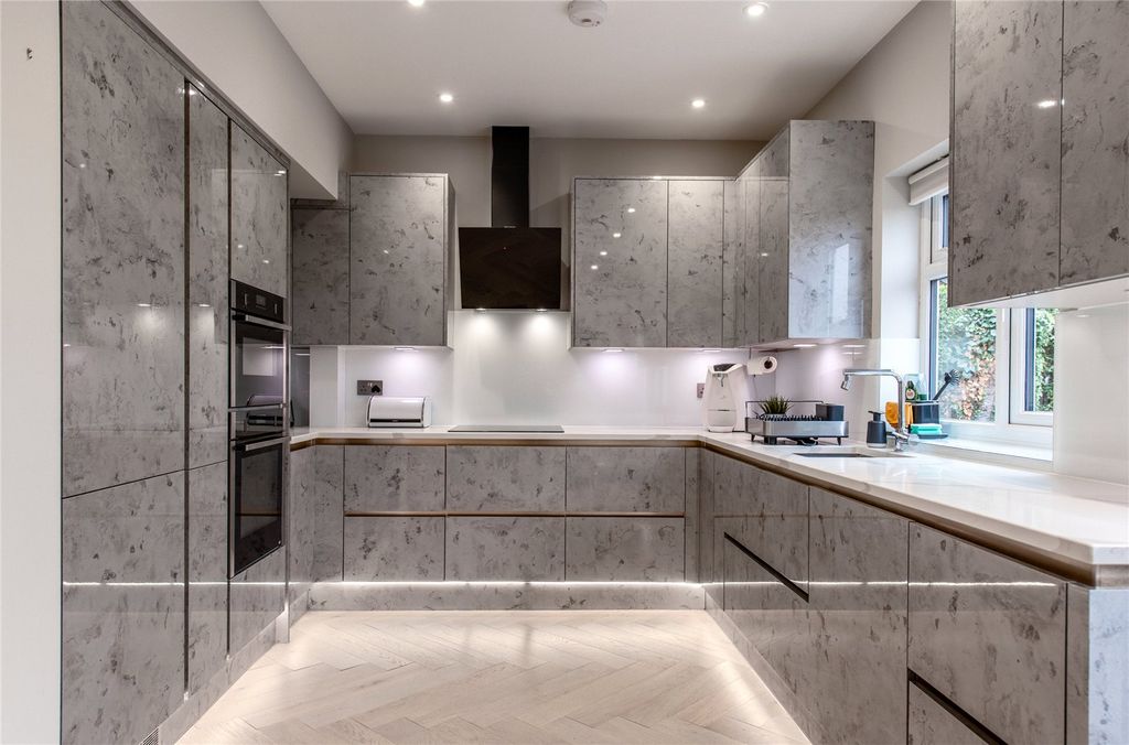 Property photo 3 of 31 Picture No. 25